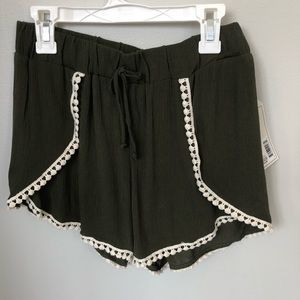 Boho shorts with crochet trim